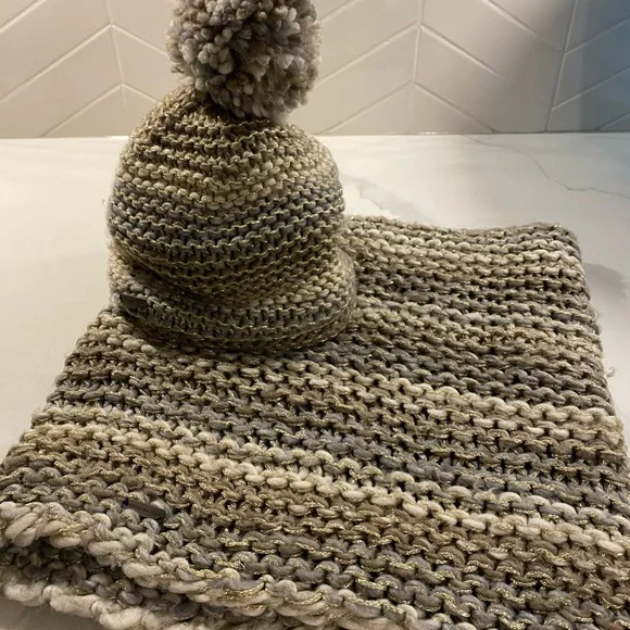 Steve Madden hat & scarf - Picture 4 of 4